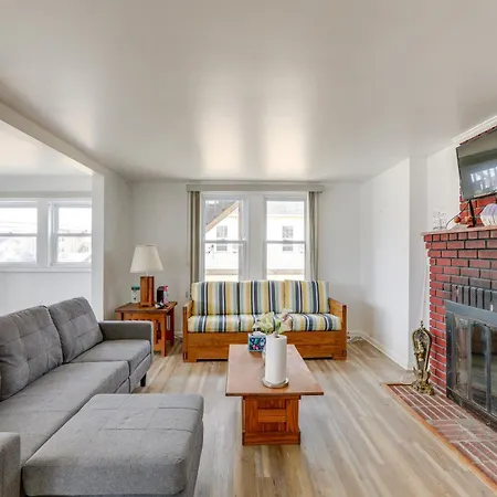 Walk To Bay And Ocean Pet-Friendly Surf City Apt